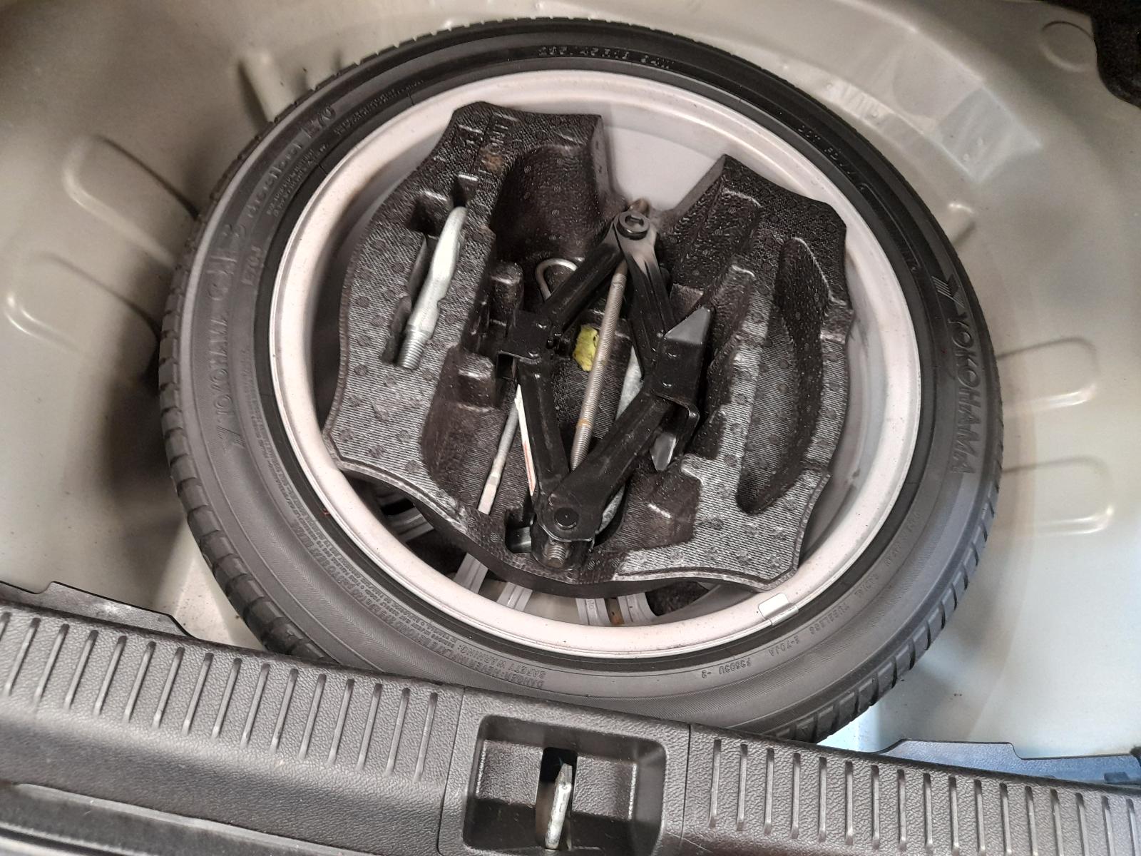 View Auto part Door/Boot/Gate Lock Suzuki Kizashi 2010