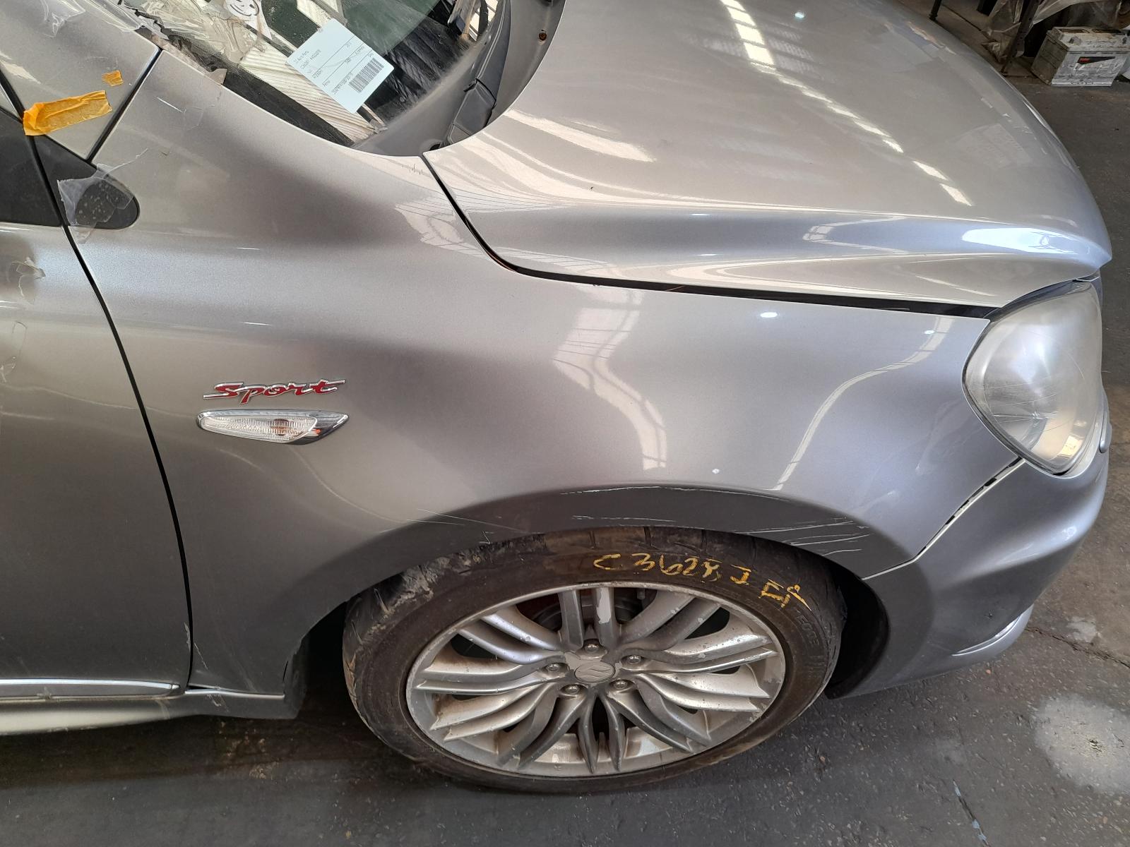 View Auto part Door/Boot/Gate Lock Suzuki Kizashi 2010