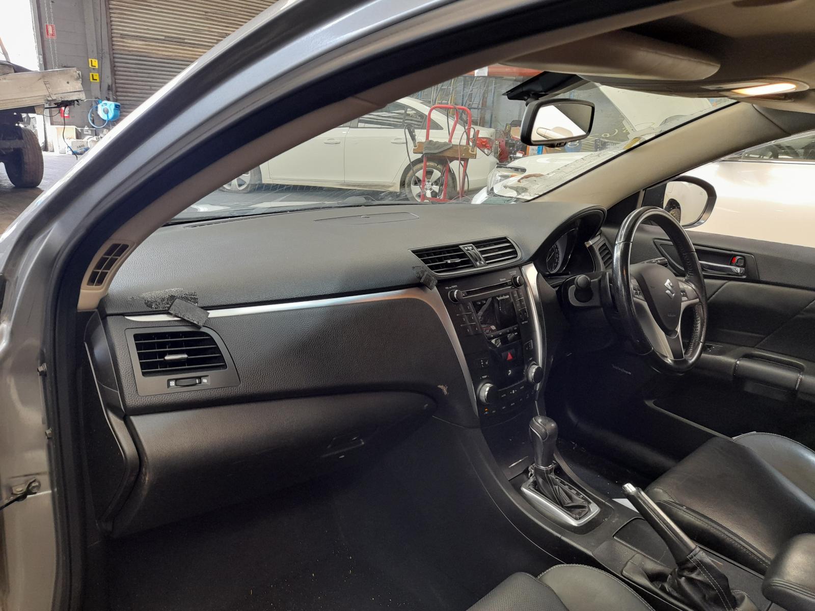 View Auto part Door/Boot/Gate Lock Suzuki Kizashi 2010