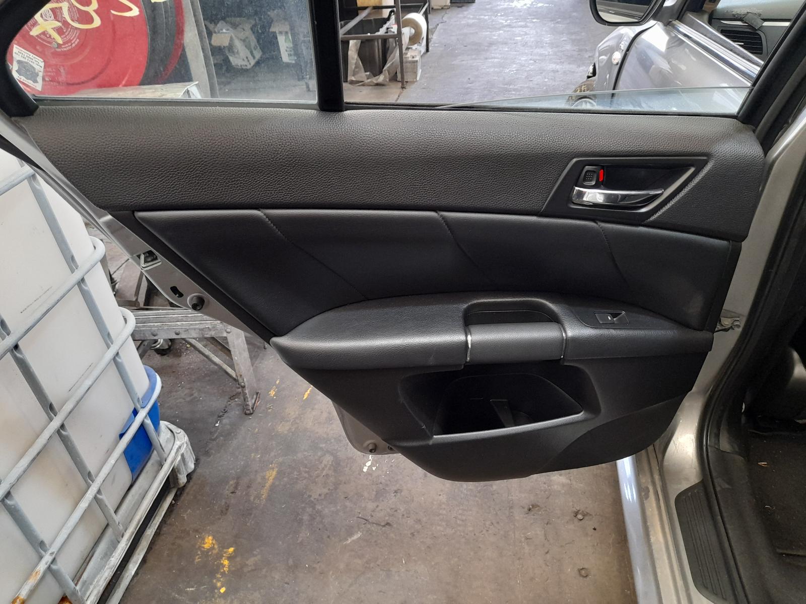View Auto part Door/Boot/Gate Lock Suzuki Kizashi 2010