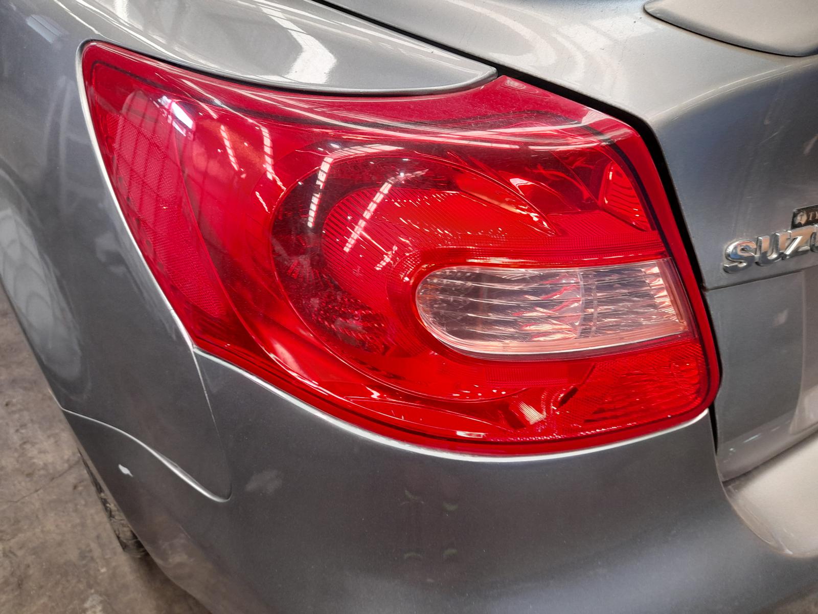 View Auto part Door/Boot/Gate Lock Suzuki Kizashi 2010