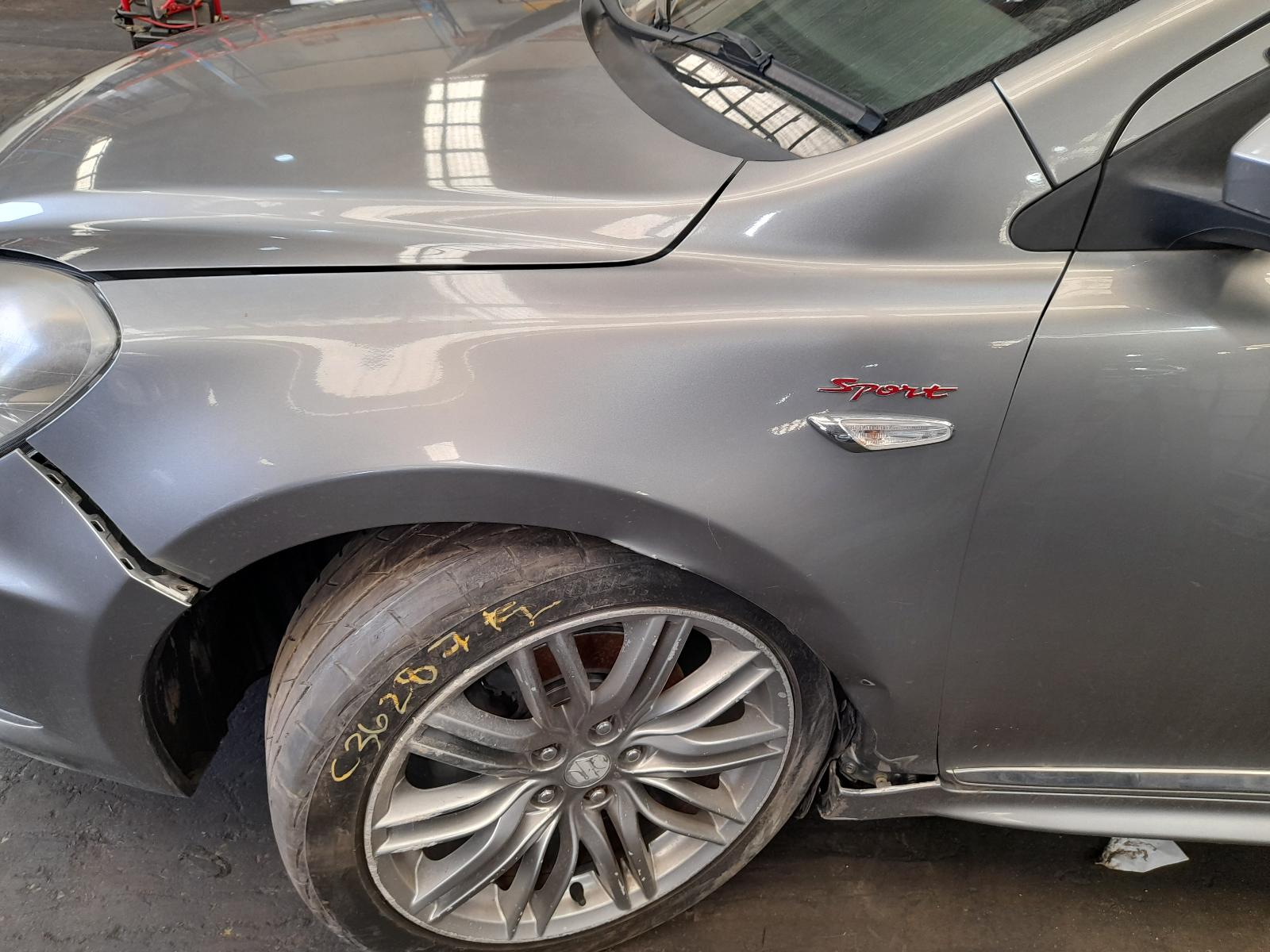 View Auto part Door/Boot/Gate Lock Suzuki Kizashi 2010