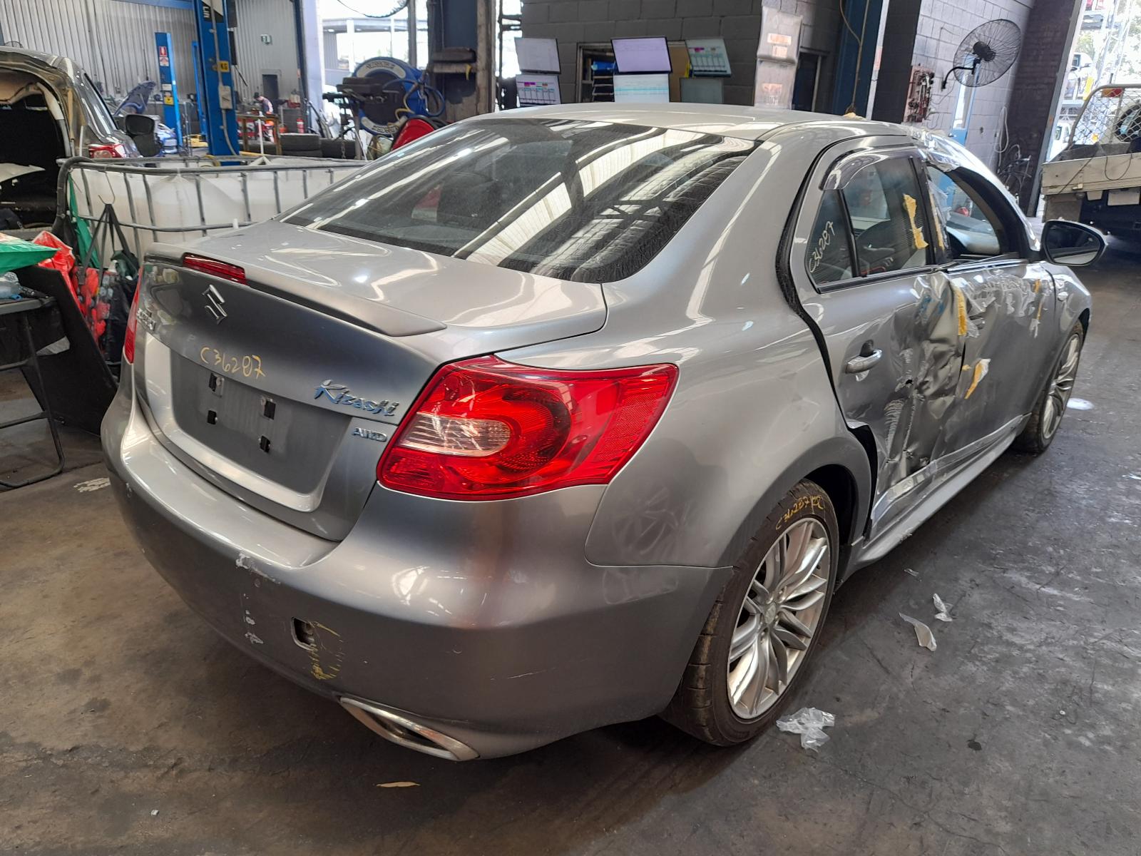 View Auto part Door/Boot/Gate Lock Suzuki Kizashi 2010