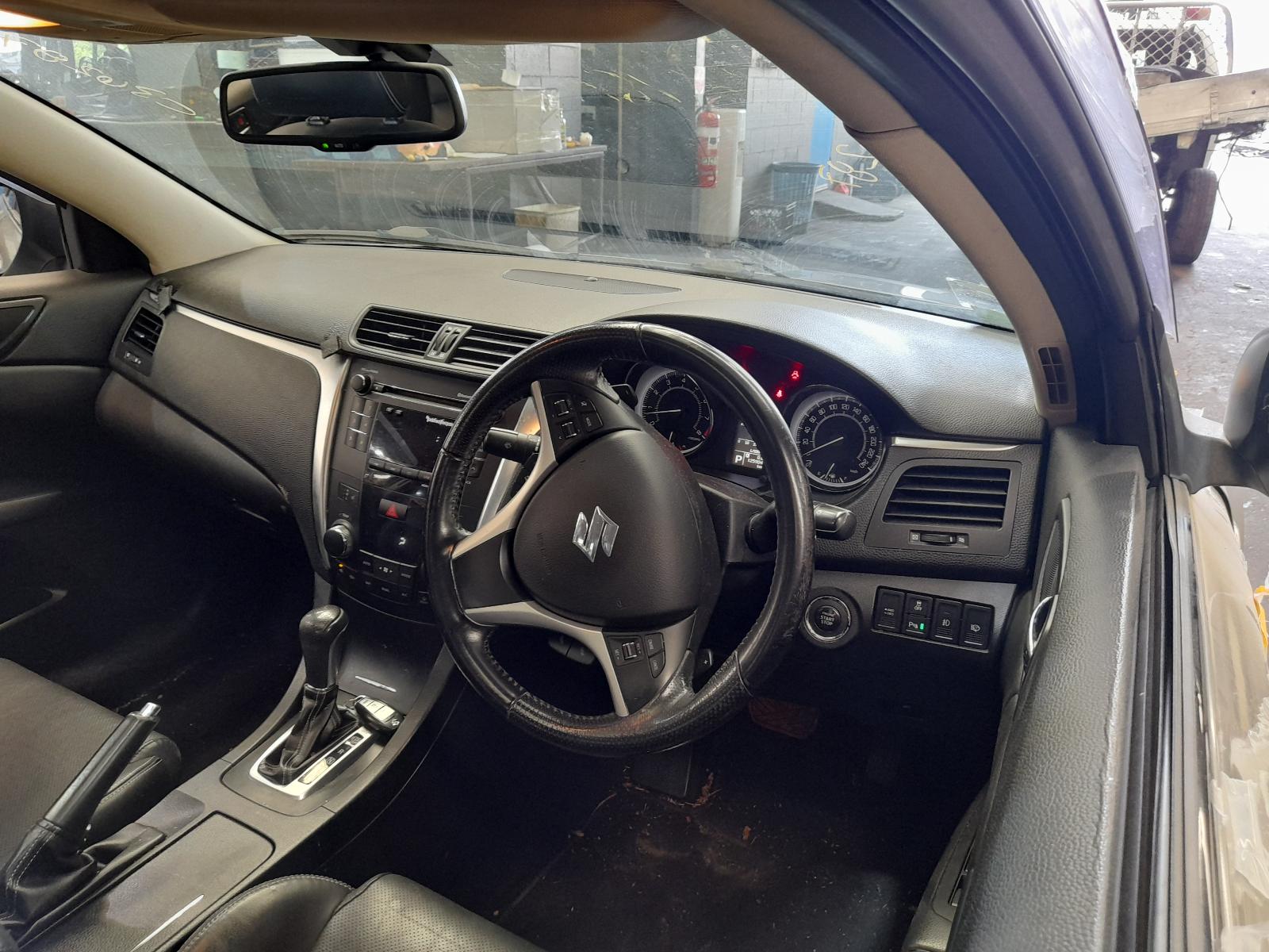 View Auto part Door/Boot/Gate Lock Suzuki Kizashi 2010