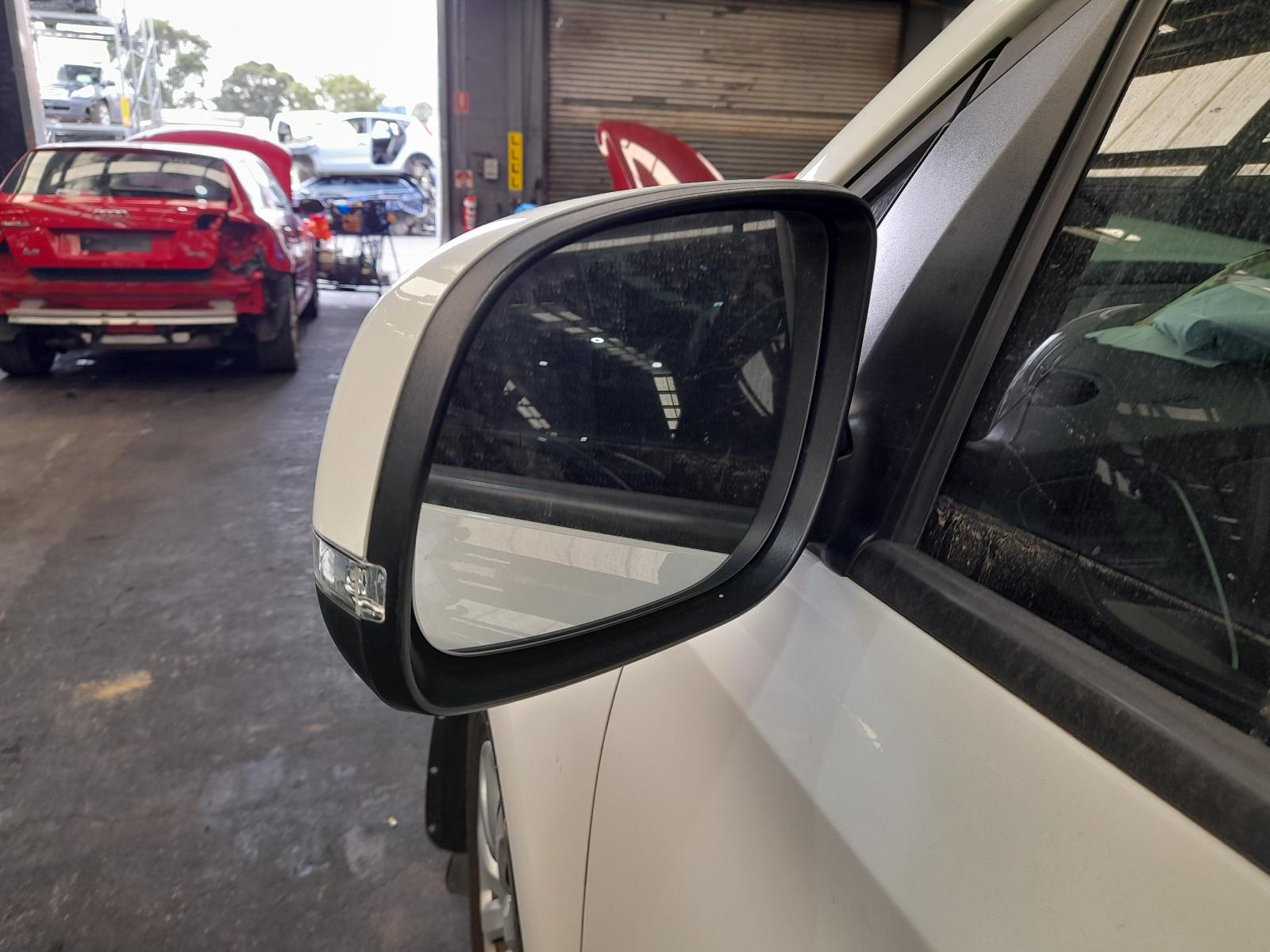 2019 Kia Carnival/grand Carnival Radio/Cd/Dvd/Sat/Tv View Auto part Radio/Cd/Dvd/Sat/Tv Kia Carnival/grand Carnival 2019