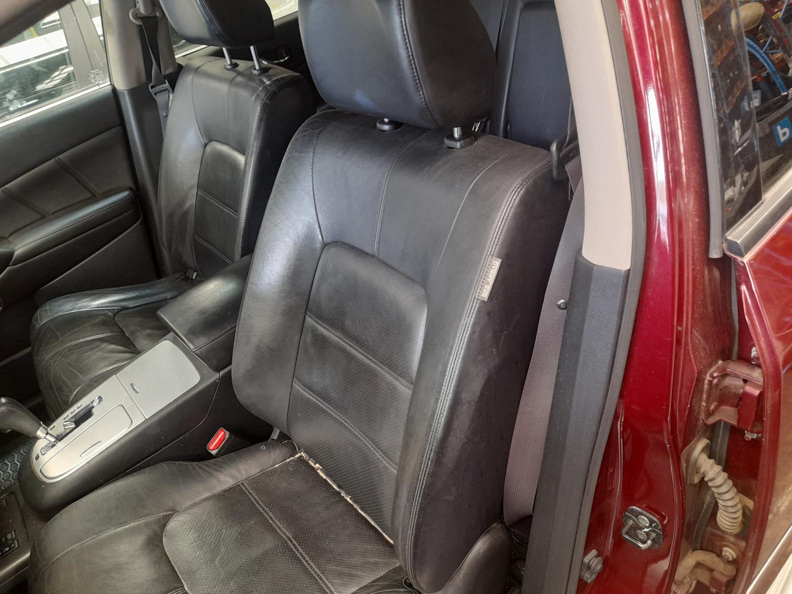 View Auto part Right Front Door Nissan Murano 2011