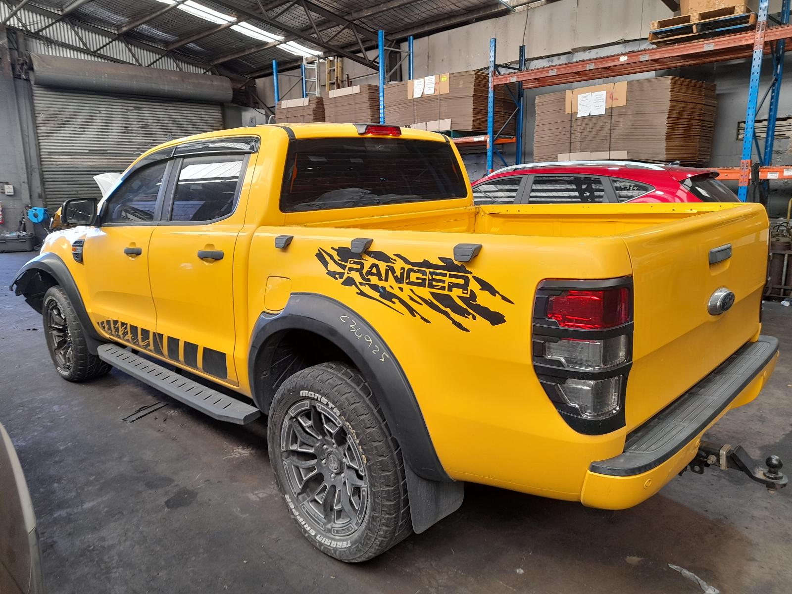 View Auto part Side Step/Skirt Ford Ranger 2018
