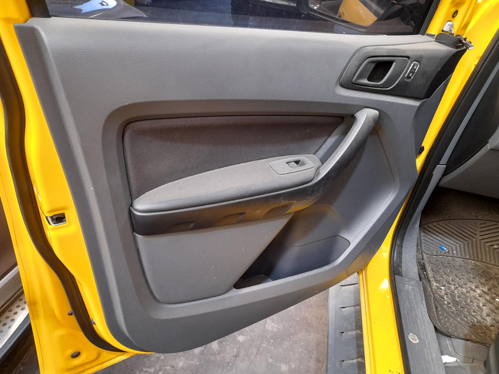 View Auto part Side Step/Skirt Ford Ranger 2018