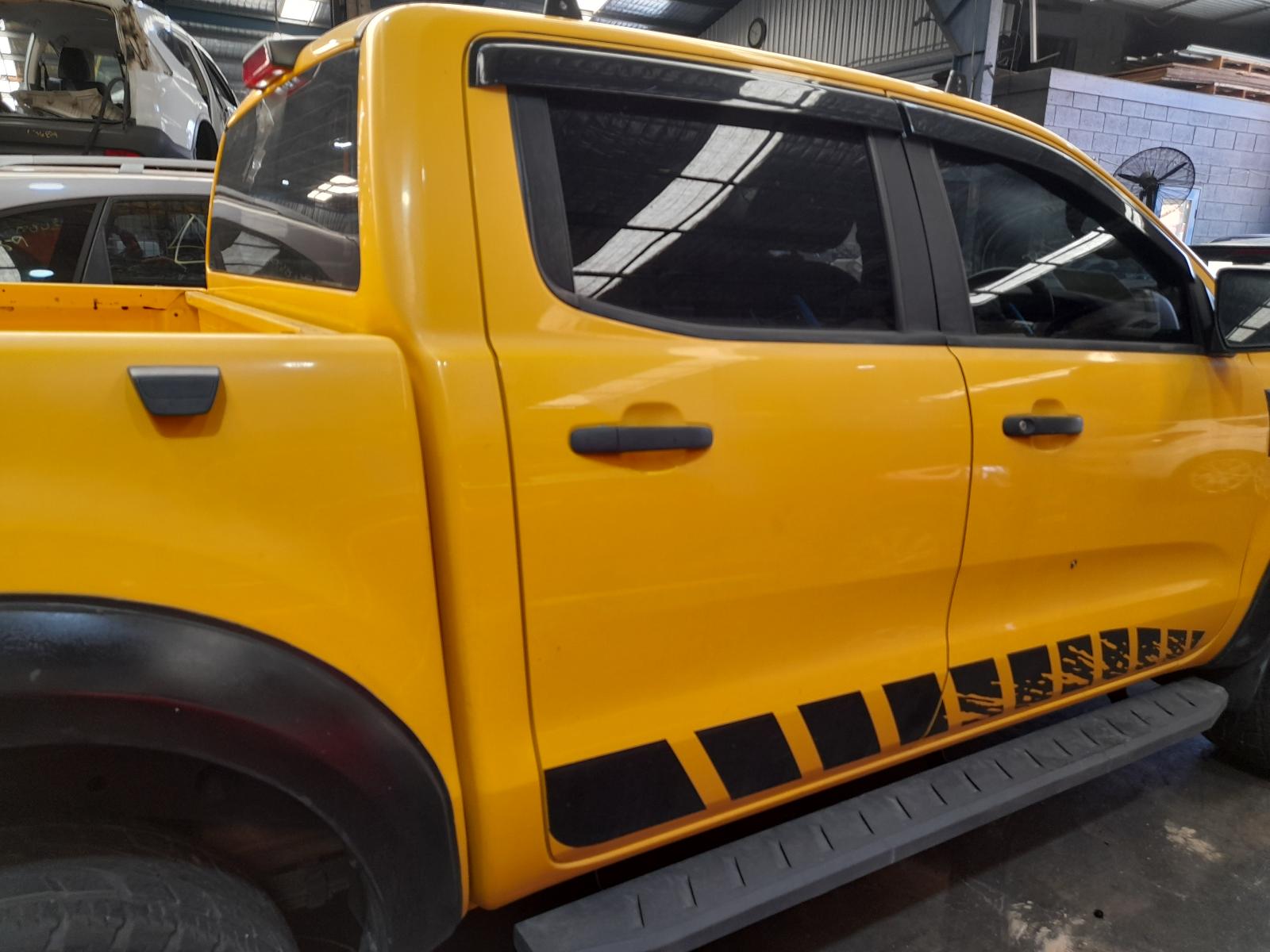 View Auto part Side Step/Skirt Ford Ranger 2018