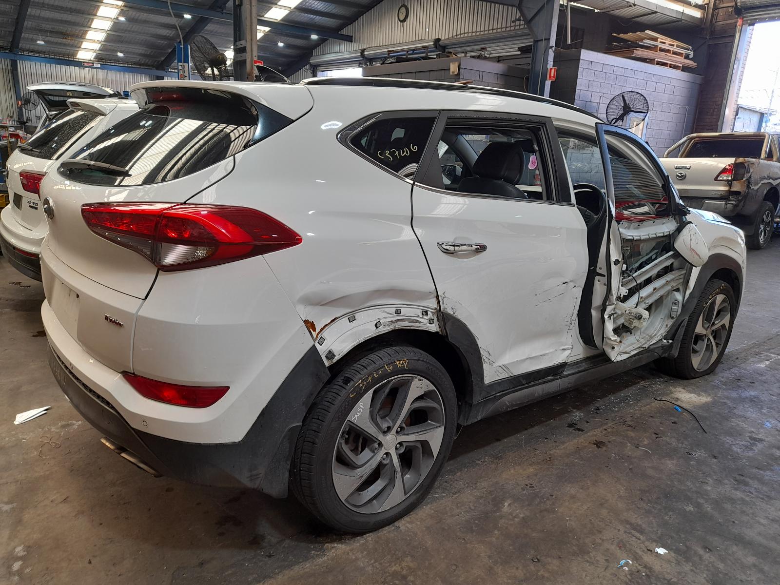 View Auto part Differential Centre Hyundai Tucson 2015