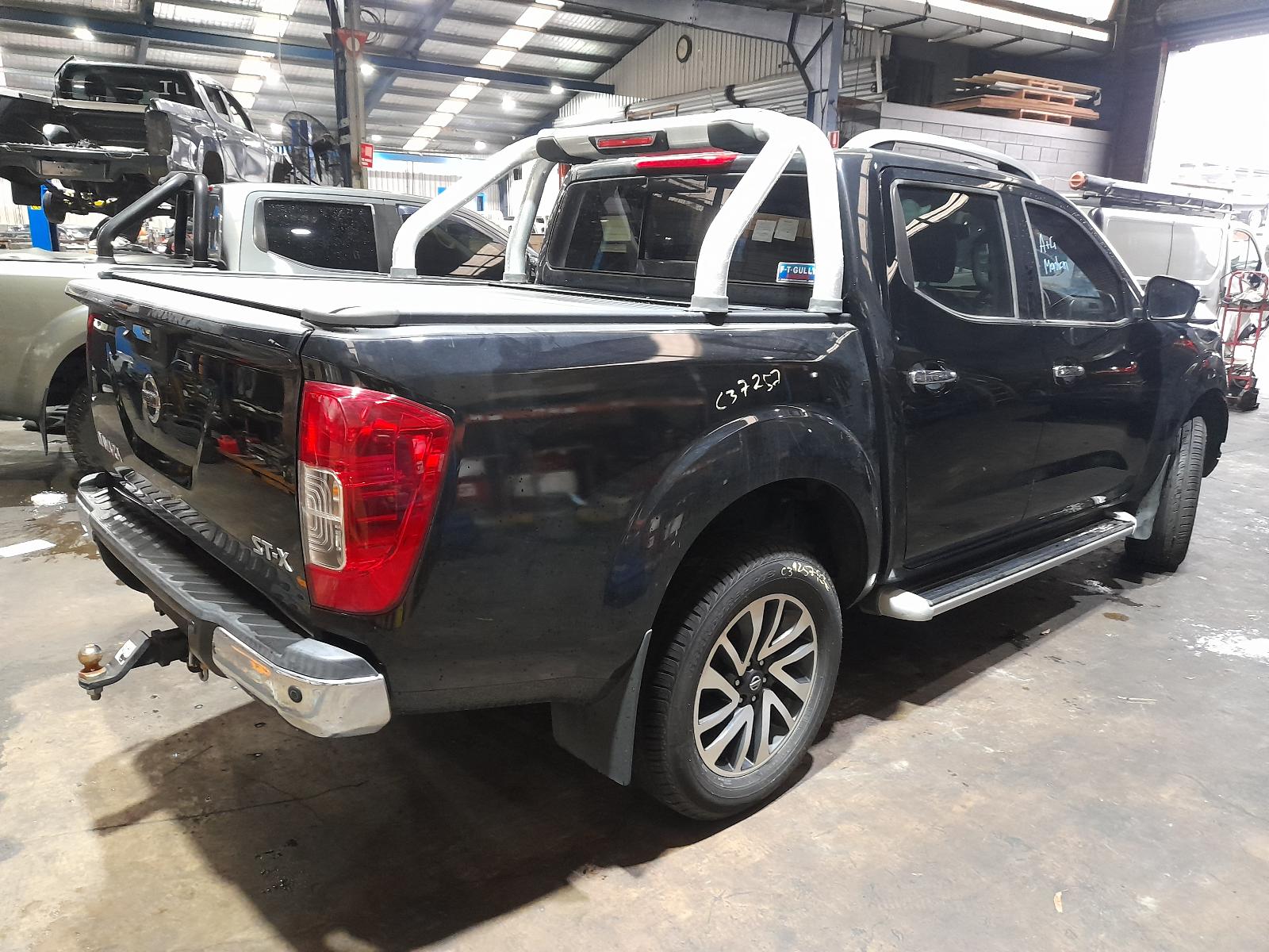 View Auto part Tonneau/Cover Nissan Navara 2019