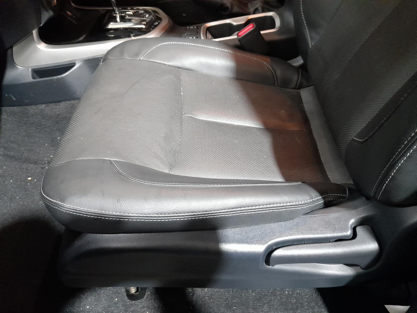 View Auto part Tonneau/Cover Nissan Navara 2019