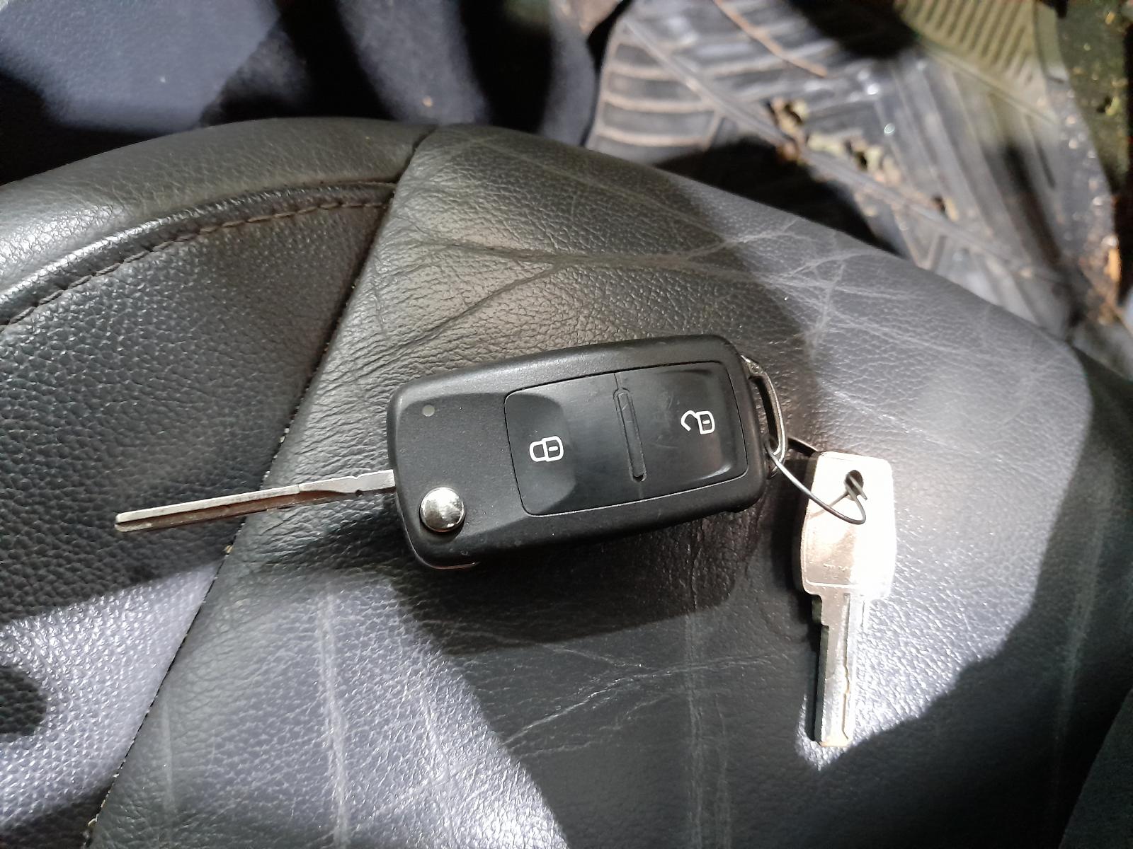 View Auto part Tonneau/Cover Volkswagen Amarok 2014