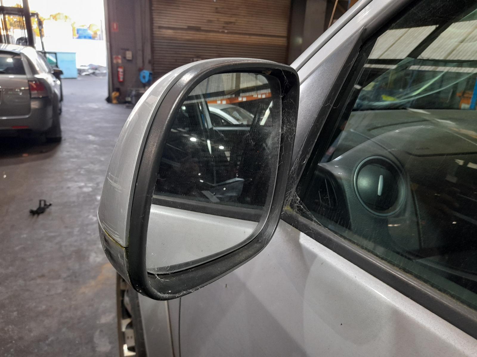 View Auto part Tonneau/Cover Volkswagen Amarok 2014