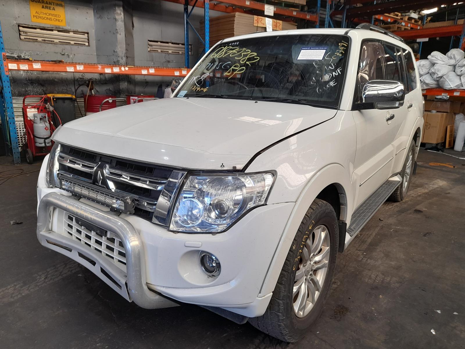View Auto part Left Indicator/Fog/Side Mitsubishi Pajero 2014
