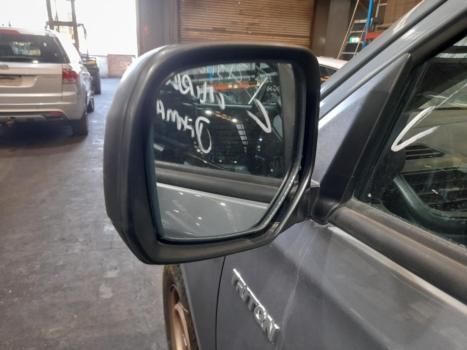 View Auto part Antenna Mitsubishi Triton 2016