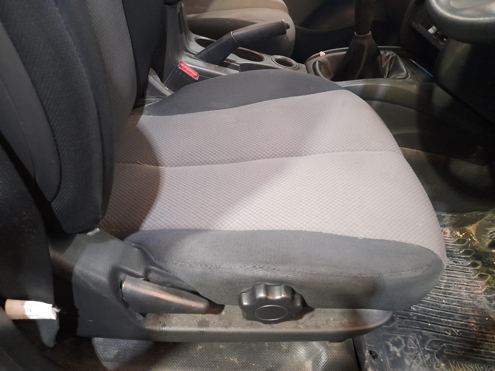 View Auto part Antenna Mitsubishi Triton 2016