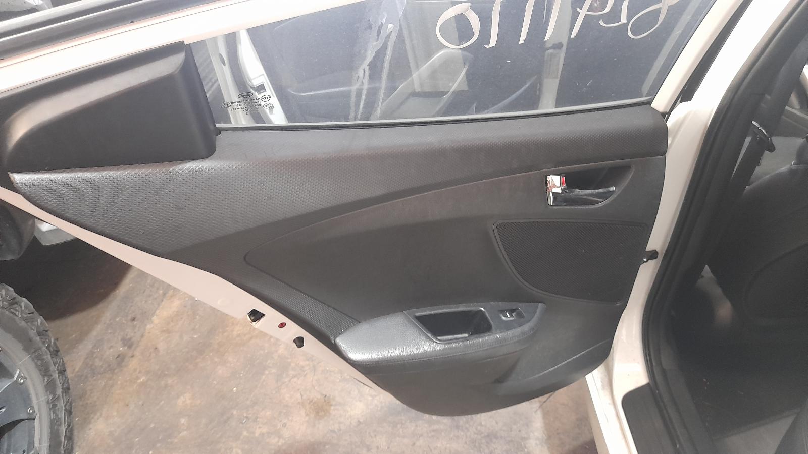 View Auto part Air Cleaner/Box Hyundai Veloster 2013