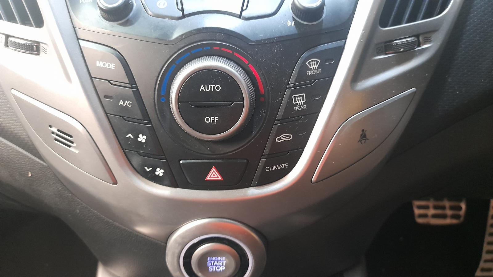 View Auto part Air Cleaner/Box Hyundai Veloster 2013