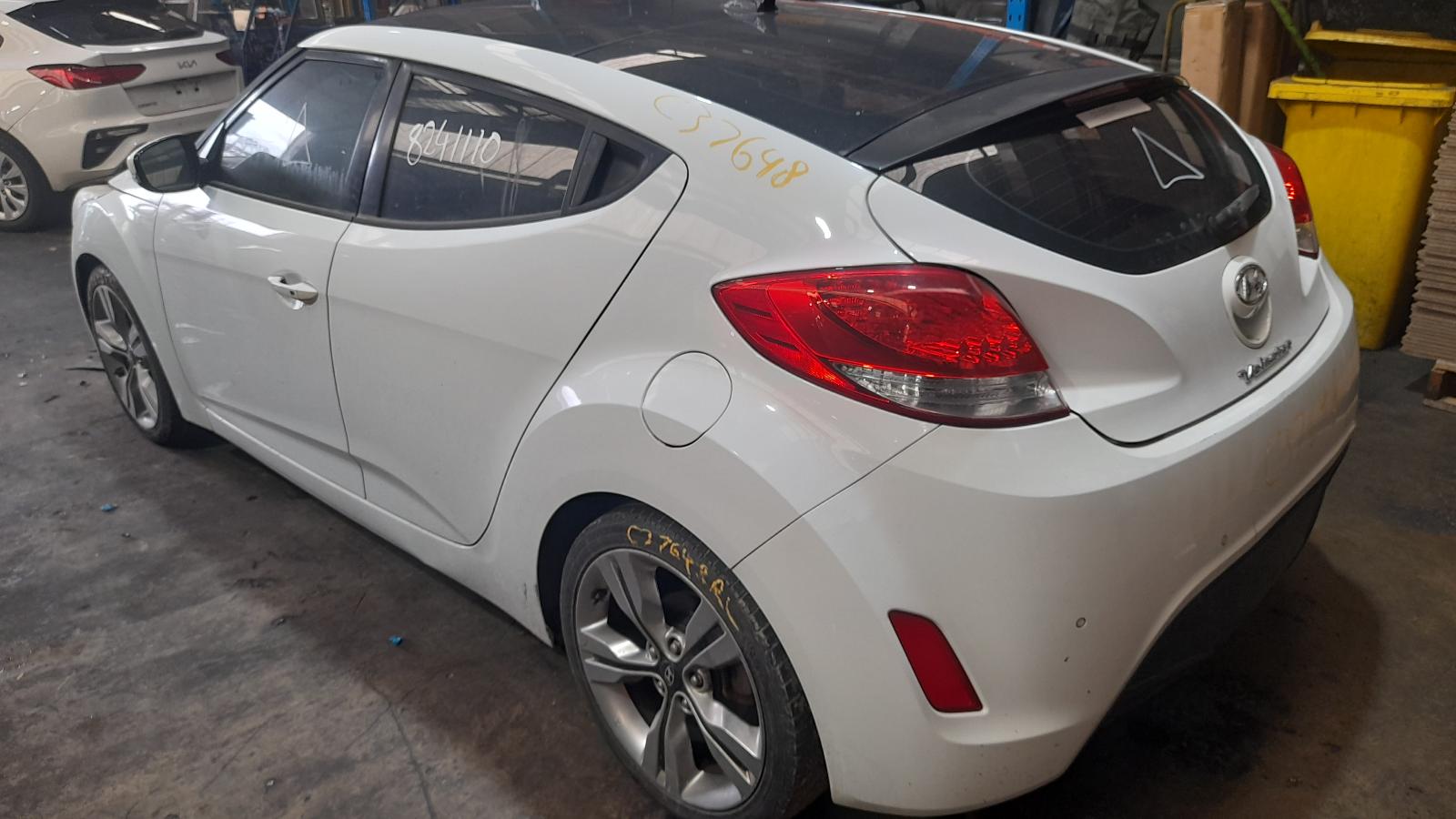 View Auto part Air Cleaner/Box Hyundai Veloster 2013