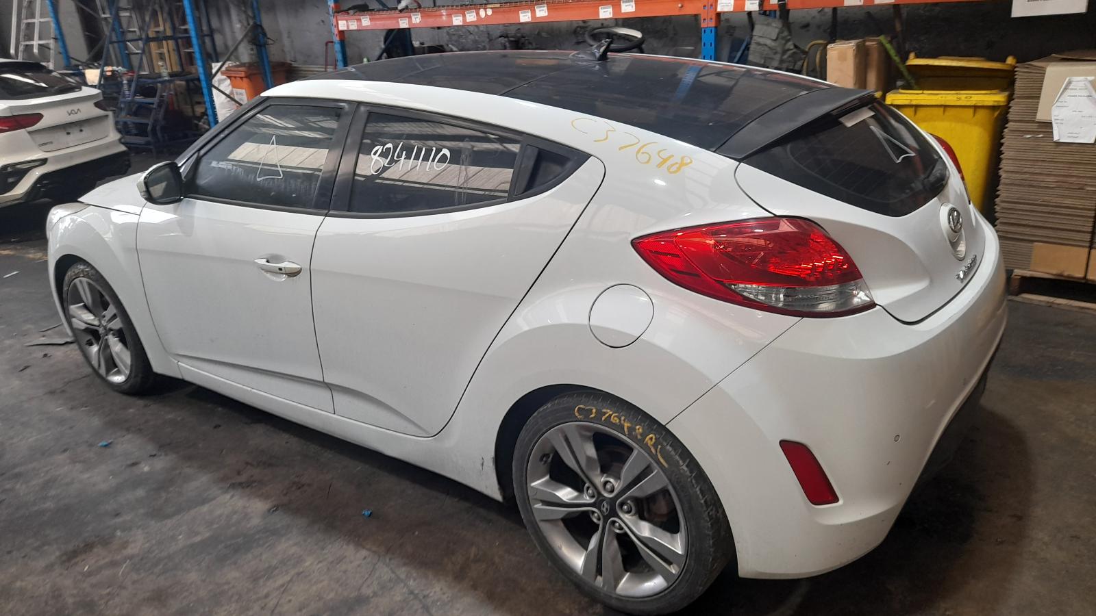 View Auto part Air Cleaner/Box Hyundai Veloster 2013