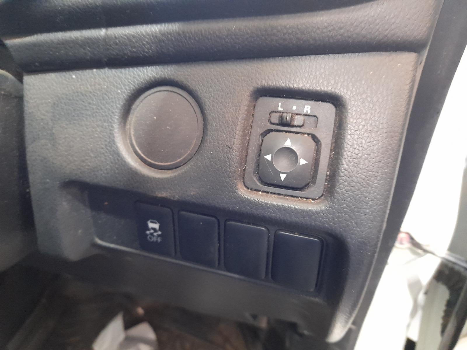 View Auto part Antenna Mitsubishi Triton 2022