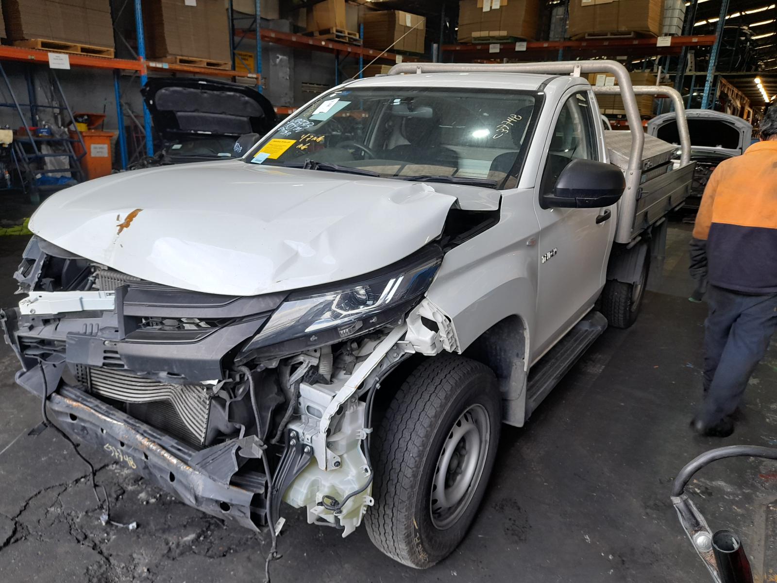View Auto part Antenna Mitsubishi Triton 2022