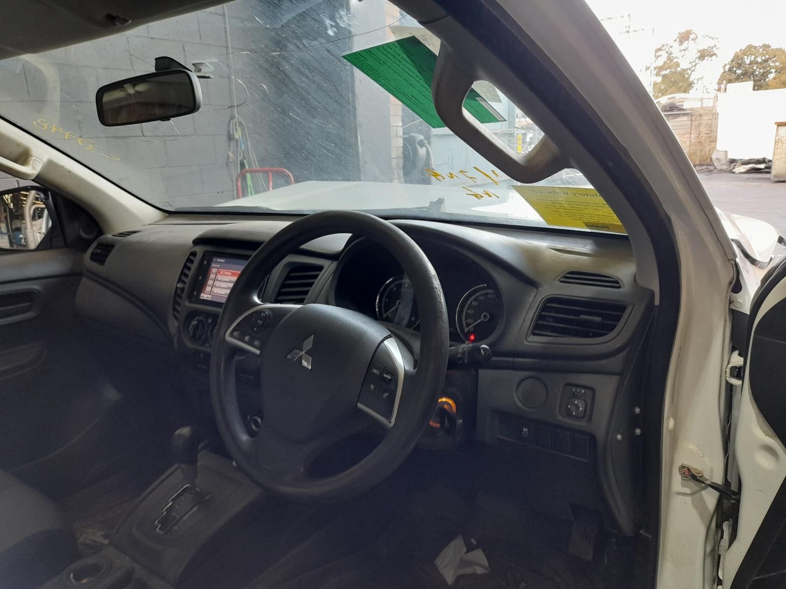 View Auto part Antenna Mitsubishi Triton 2022