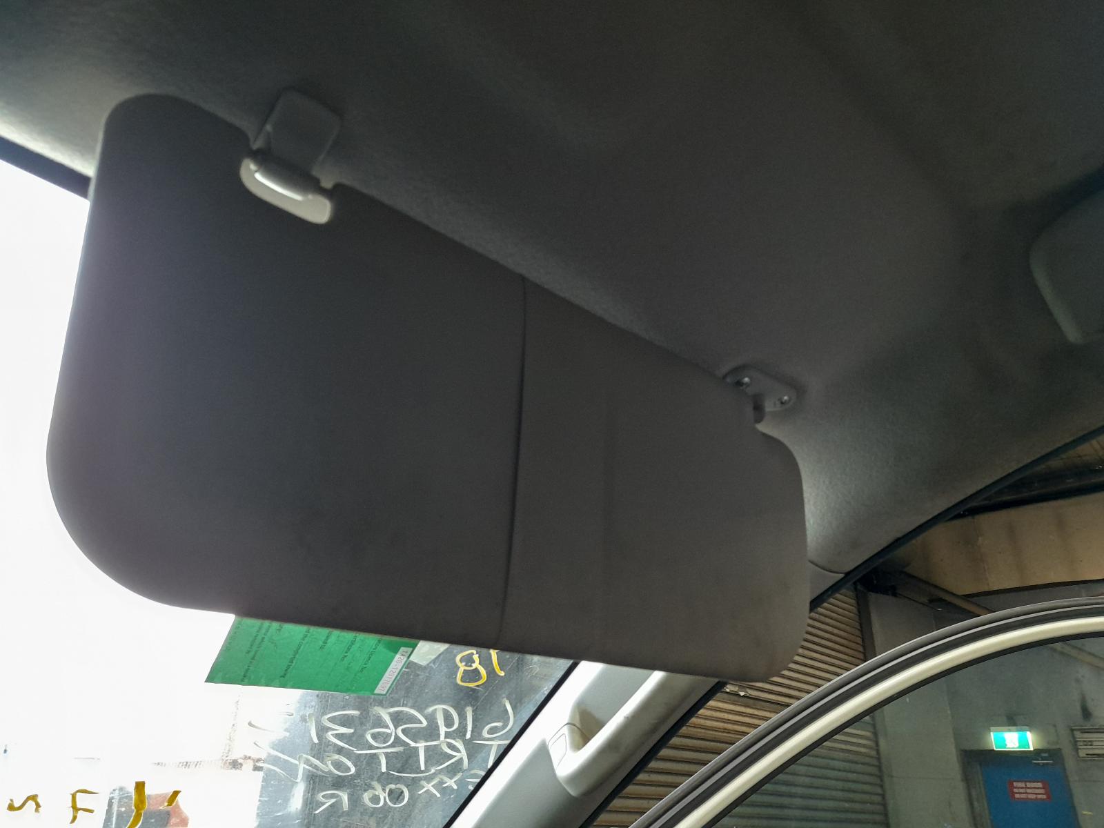 View Auto part Antenna Mitsubishi Triton 2022