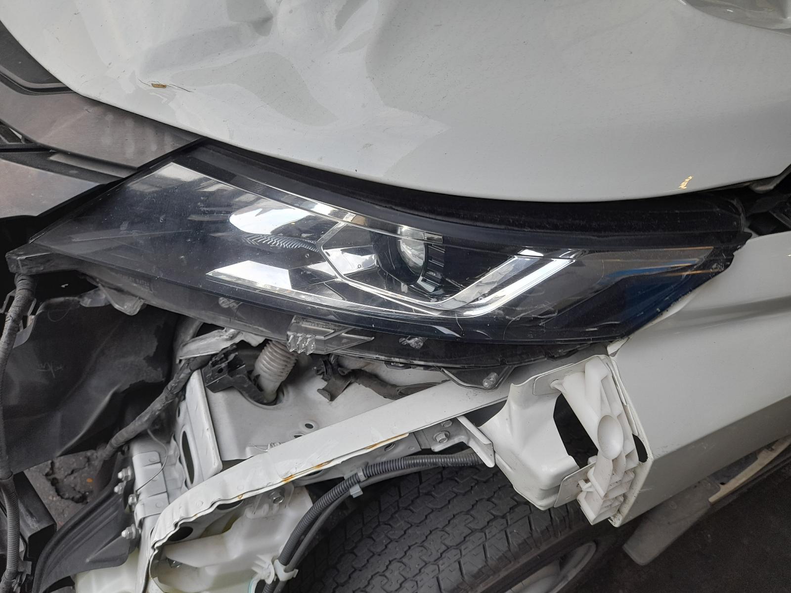 View Auto part Antenna Mitsubishi Triton 2022
