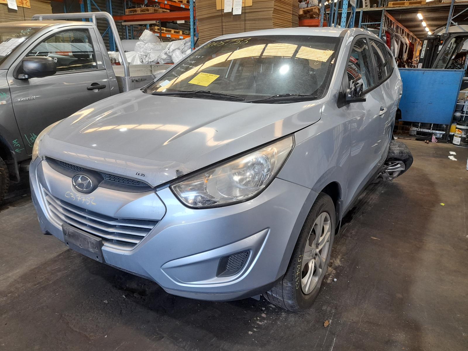 View Auto part Parcel Shelf Cargo Blind Hyundai Ix35 2012