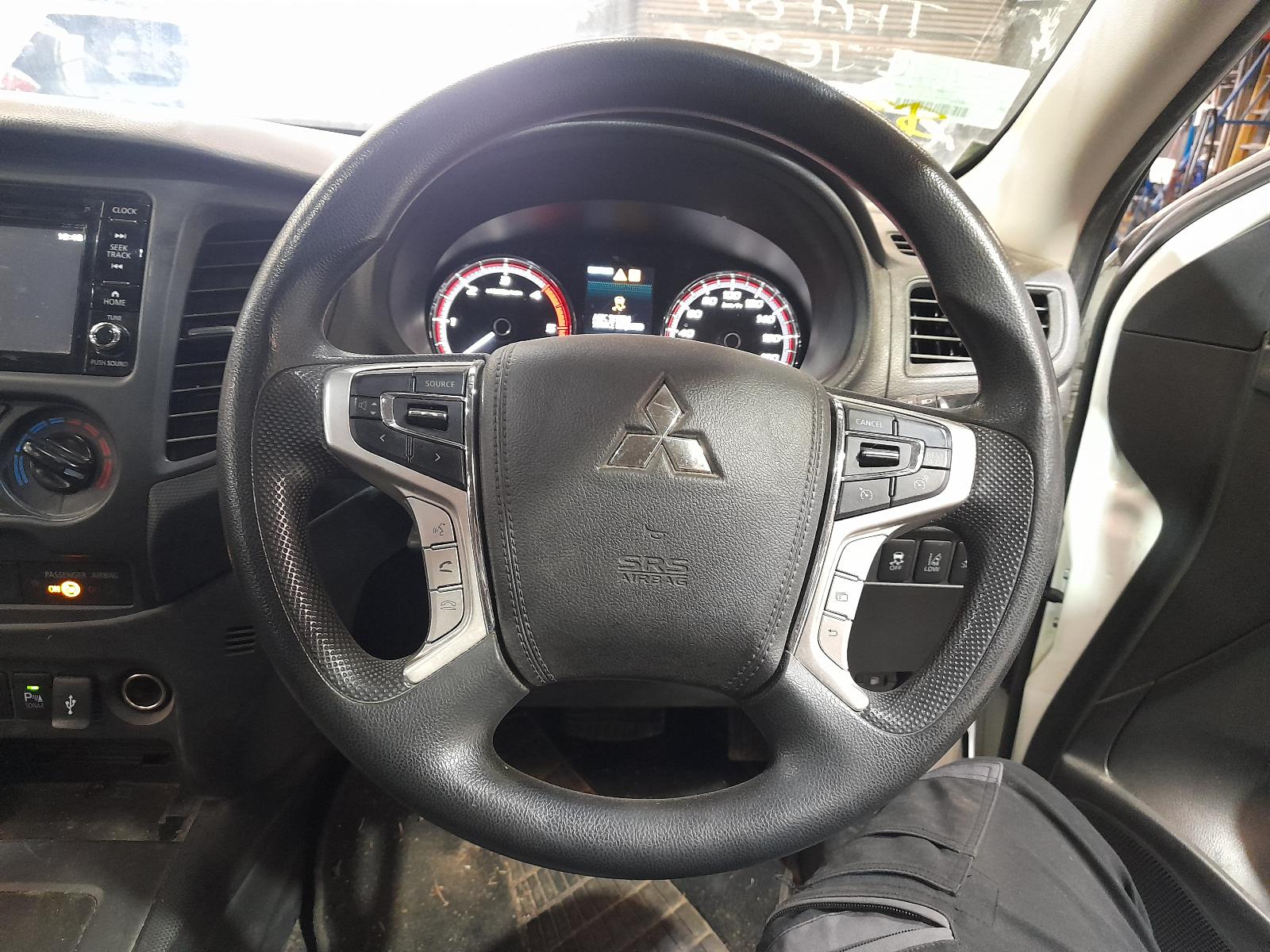 View Auto part Console Mitsubishi Triton 2020