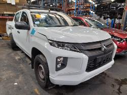 View Auto part Console Mitsubishi Triton 2020