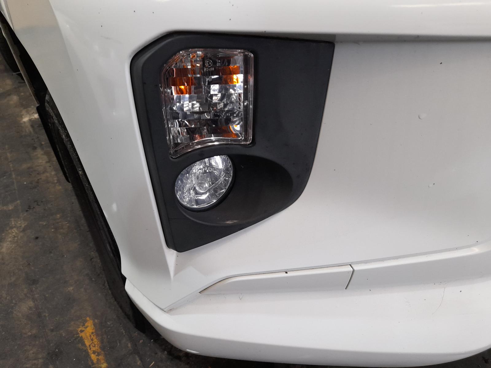 View Auto part Console Mitsubishi Triton 2020