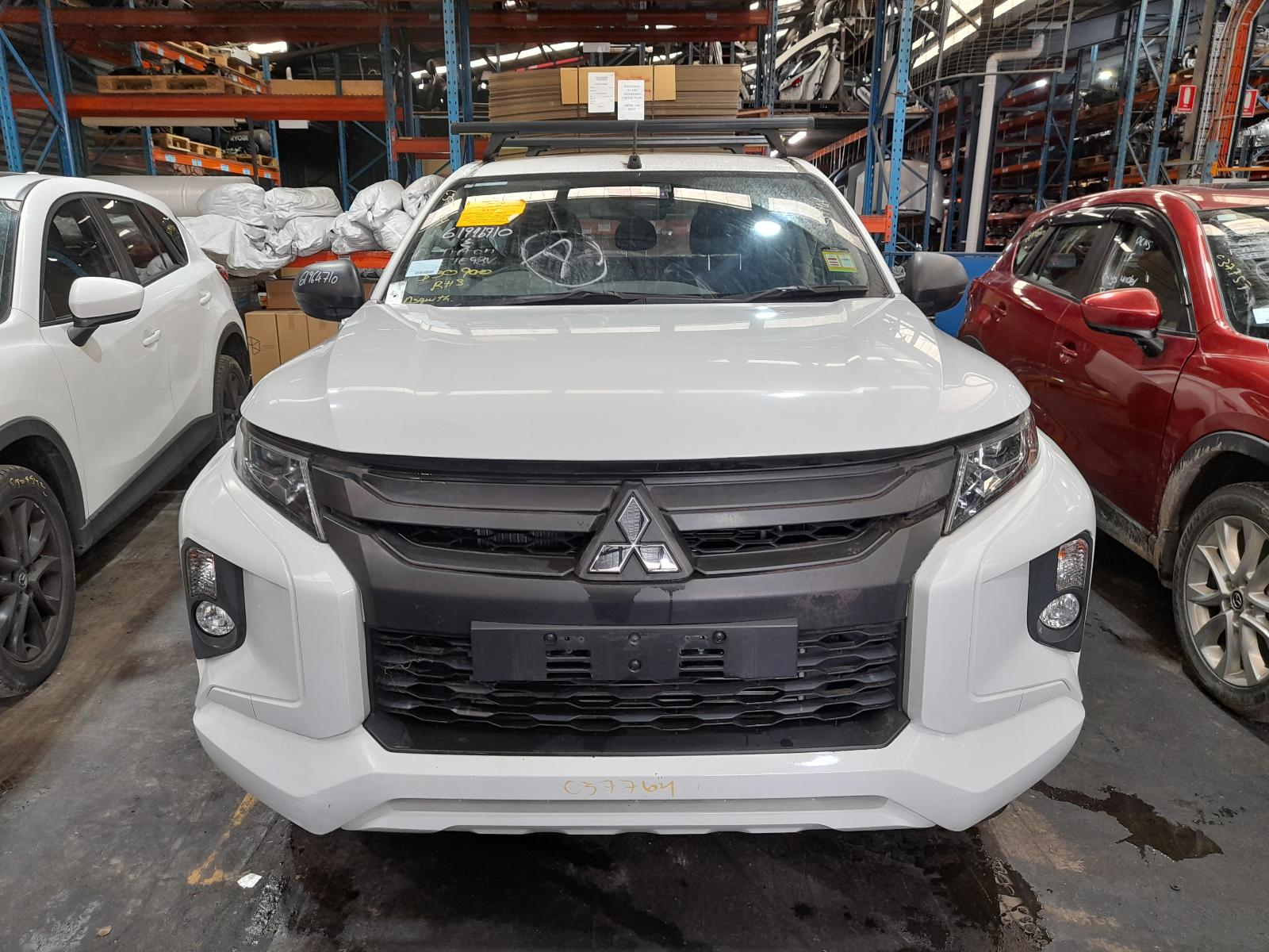 View Auto part Console Mitsubishi Triton 2020