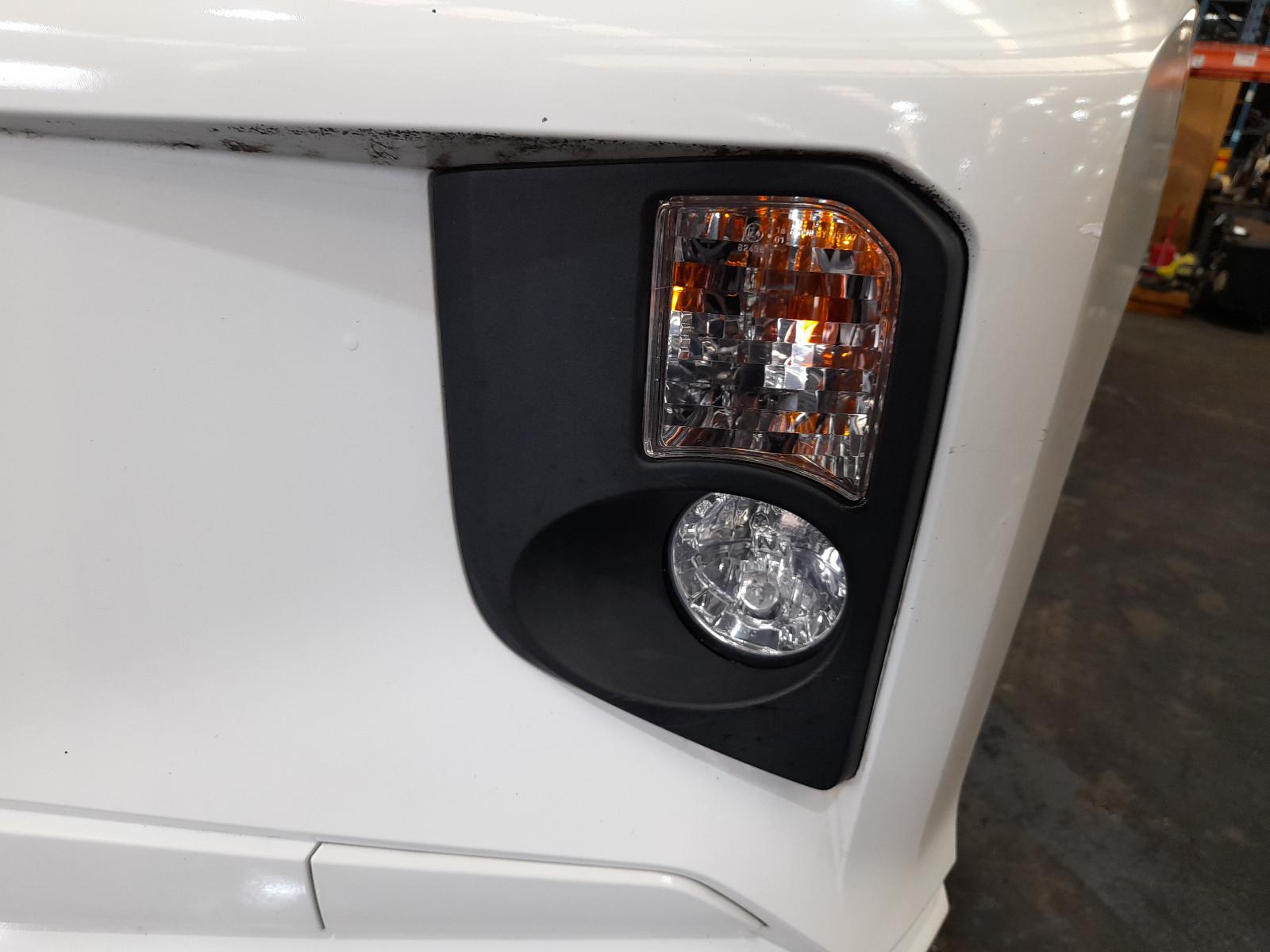 View Auto part Console Mitsubishi Triton 2020