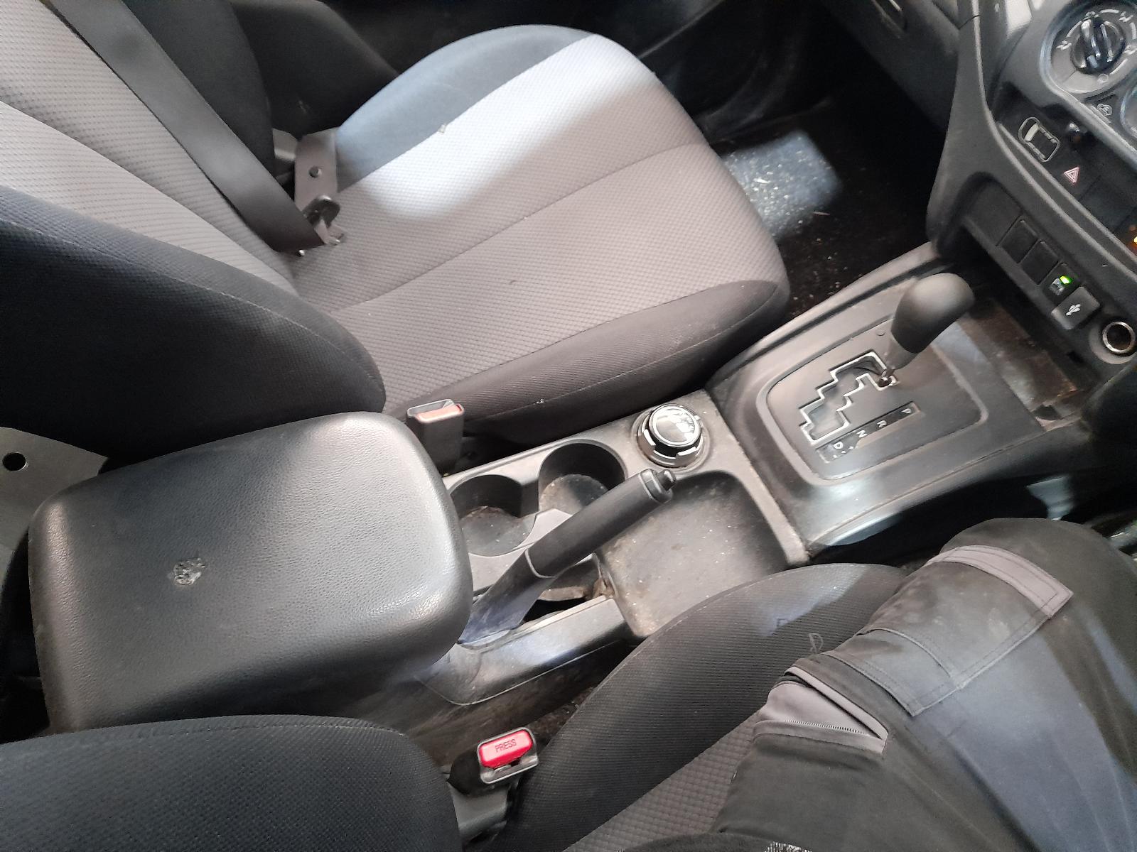 View Auto part Console Mitsubishi Triton 2020