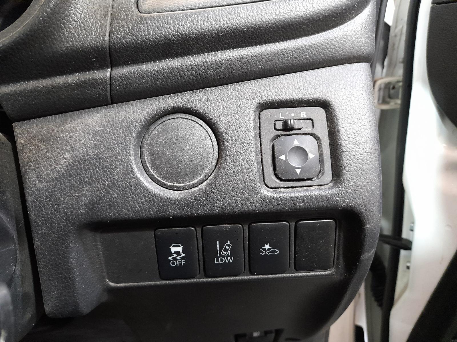 View Auto part Console Mitsubishi Triton 2020