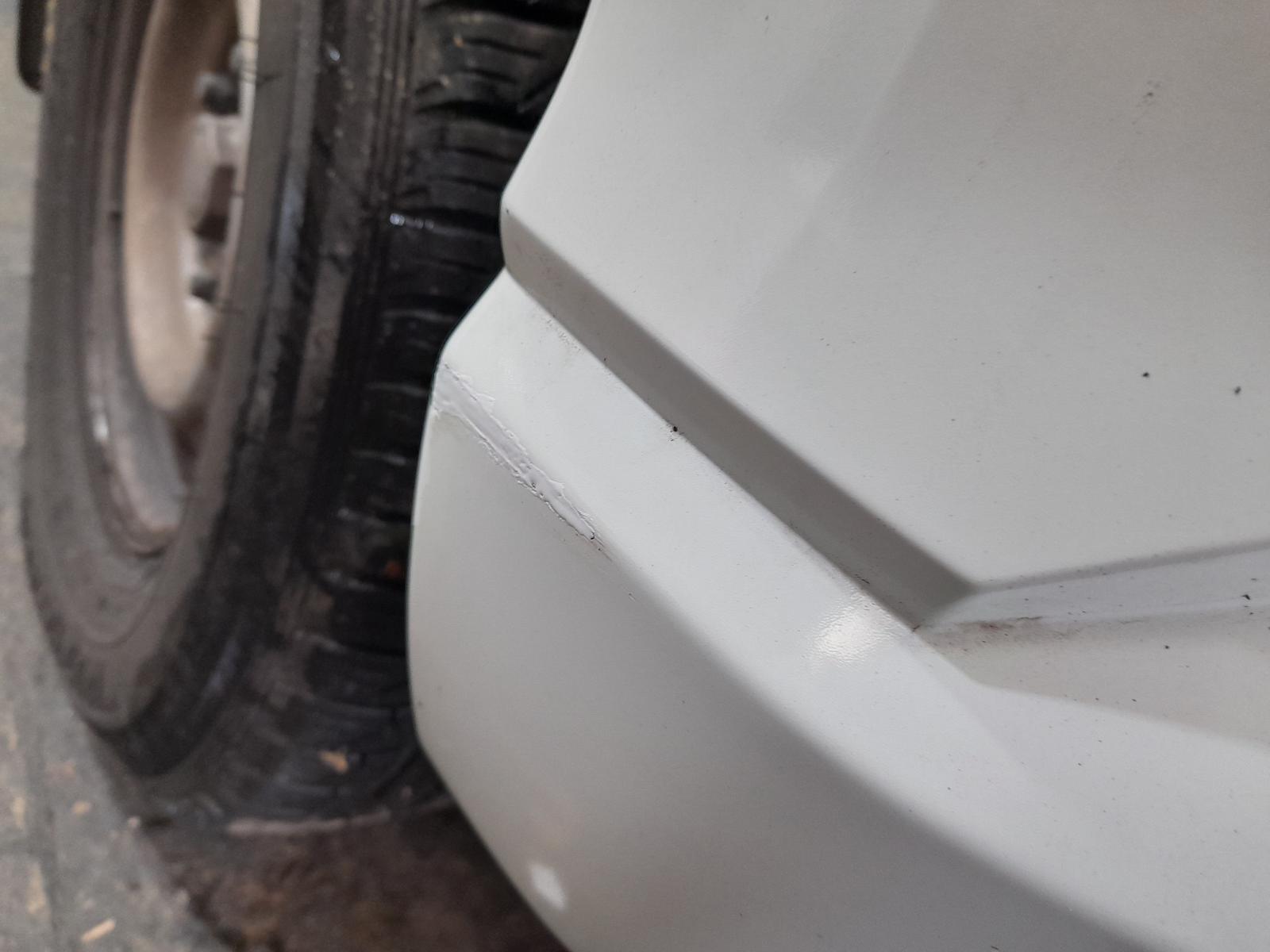 View Auto part Console Mitsubishi Triton 2020