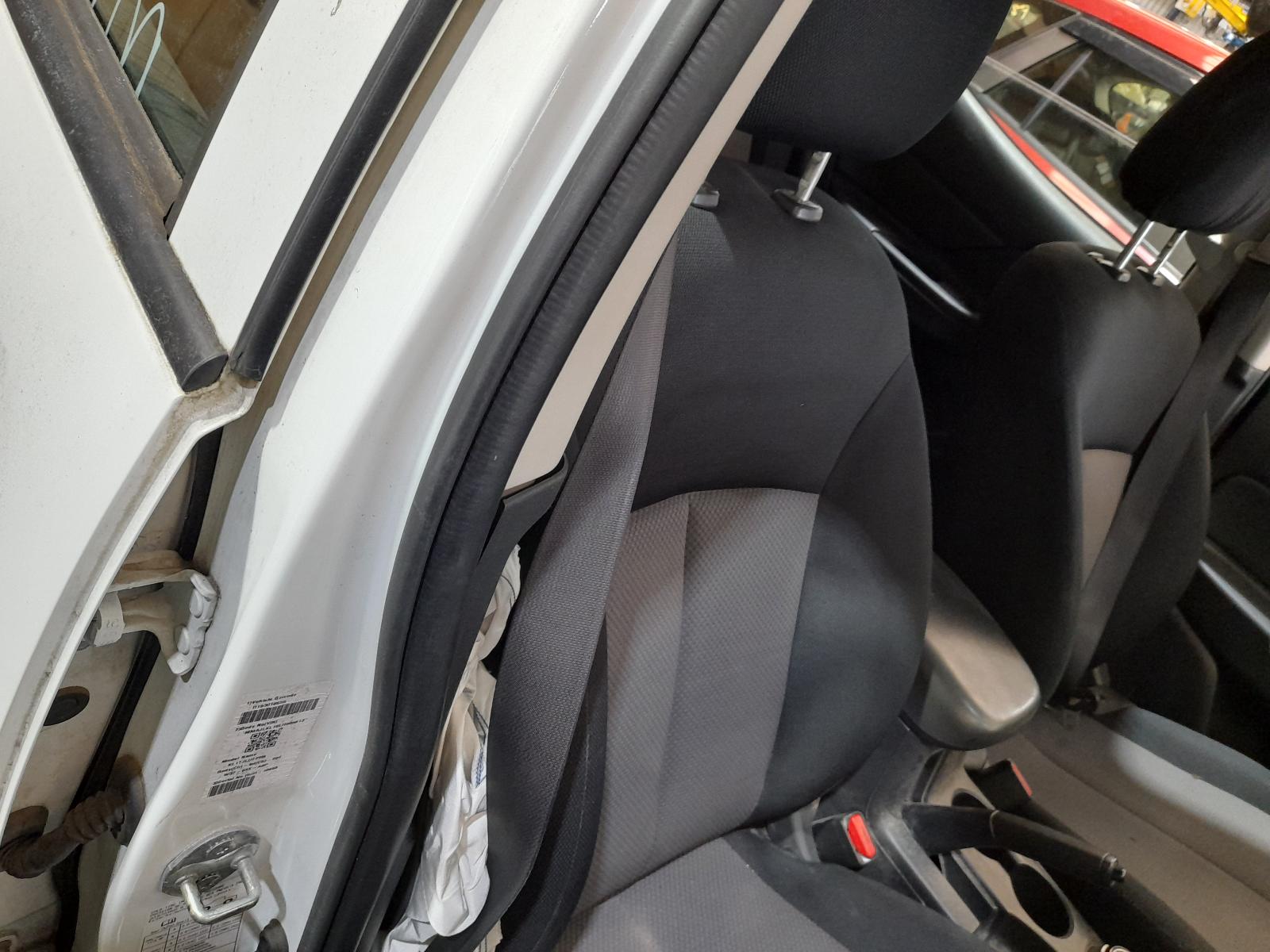 View Auto part Console Mitsubishi Triton 2020