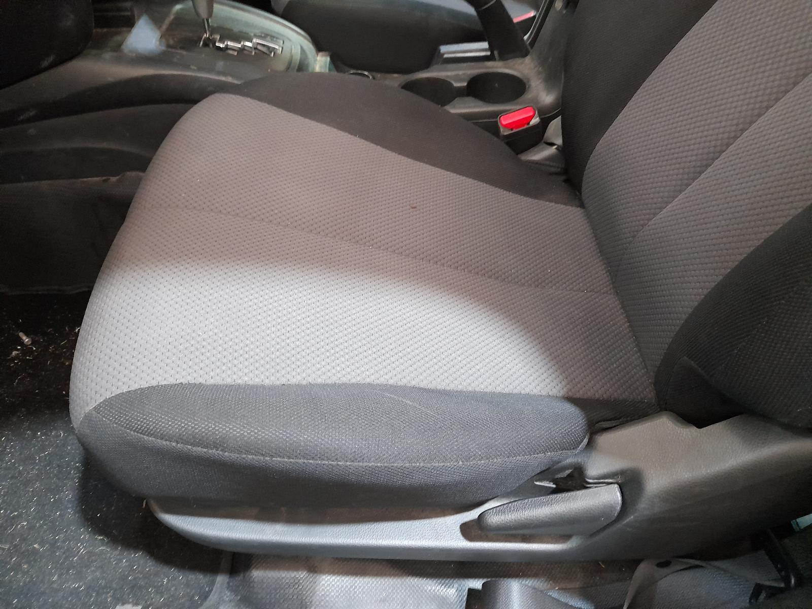 View Auto part Console Mitsubishi Triton 2020
