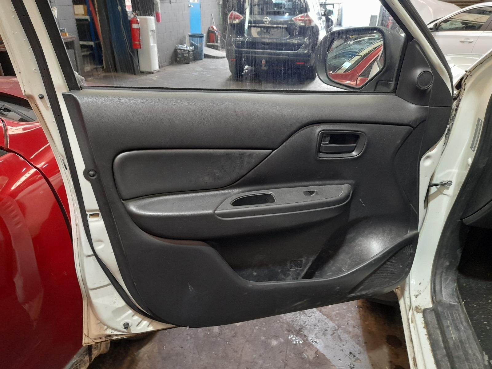 View Auto part Console Mitsubishi Triton 2020