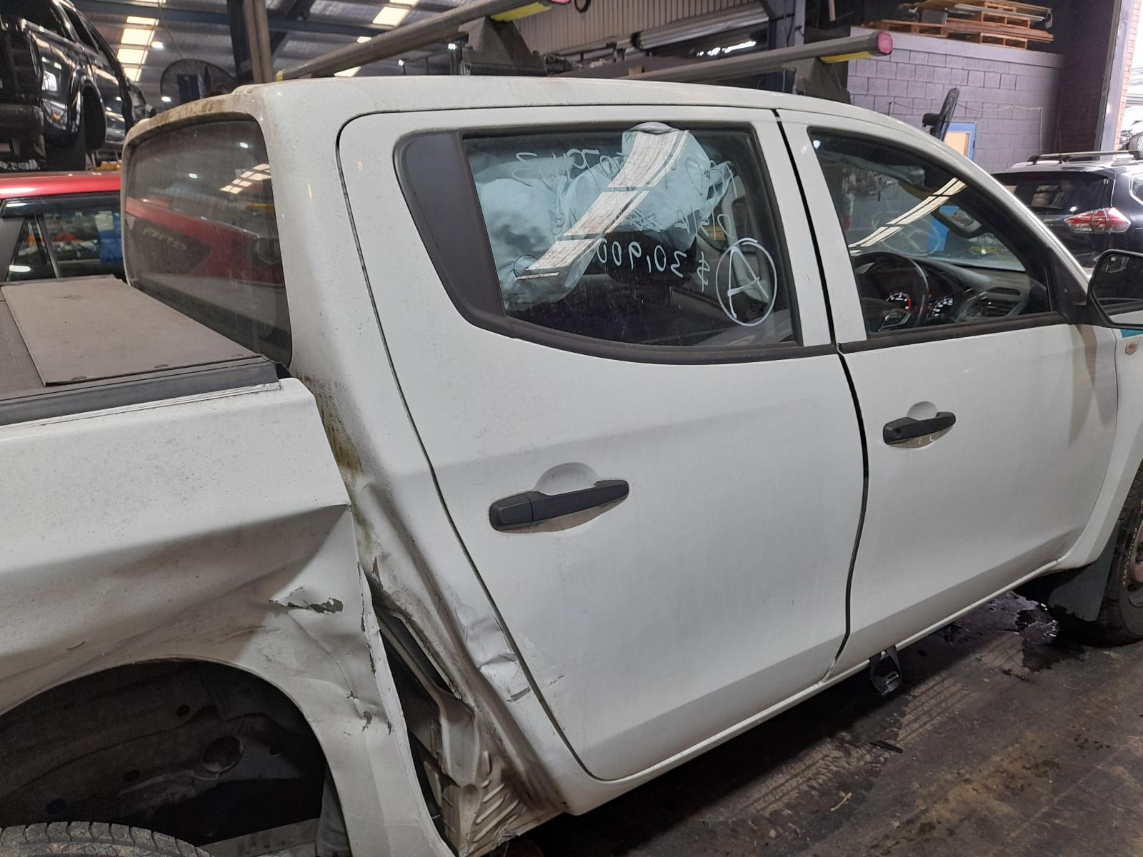 View Auto part Console Mitsubishi Triton 2020