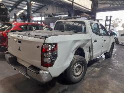 View Auto part Console Mitsubishi Triton 2020