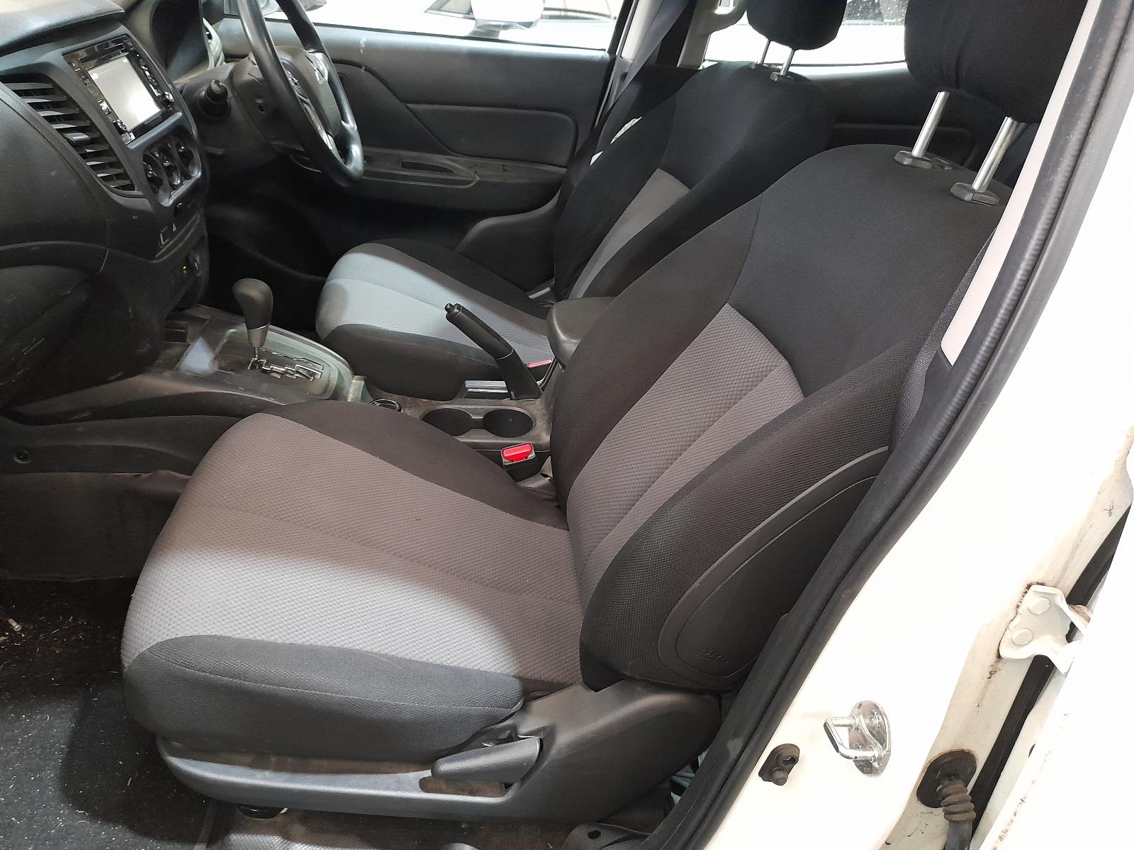View Auto part Console Mitsubishi Triton 2020