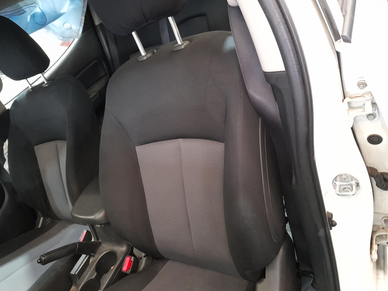 View Auto part Console Mitsubishi Triton 2020