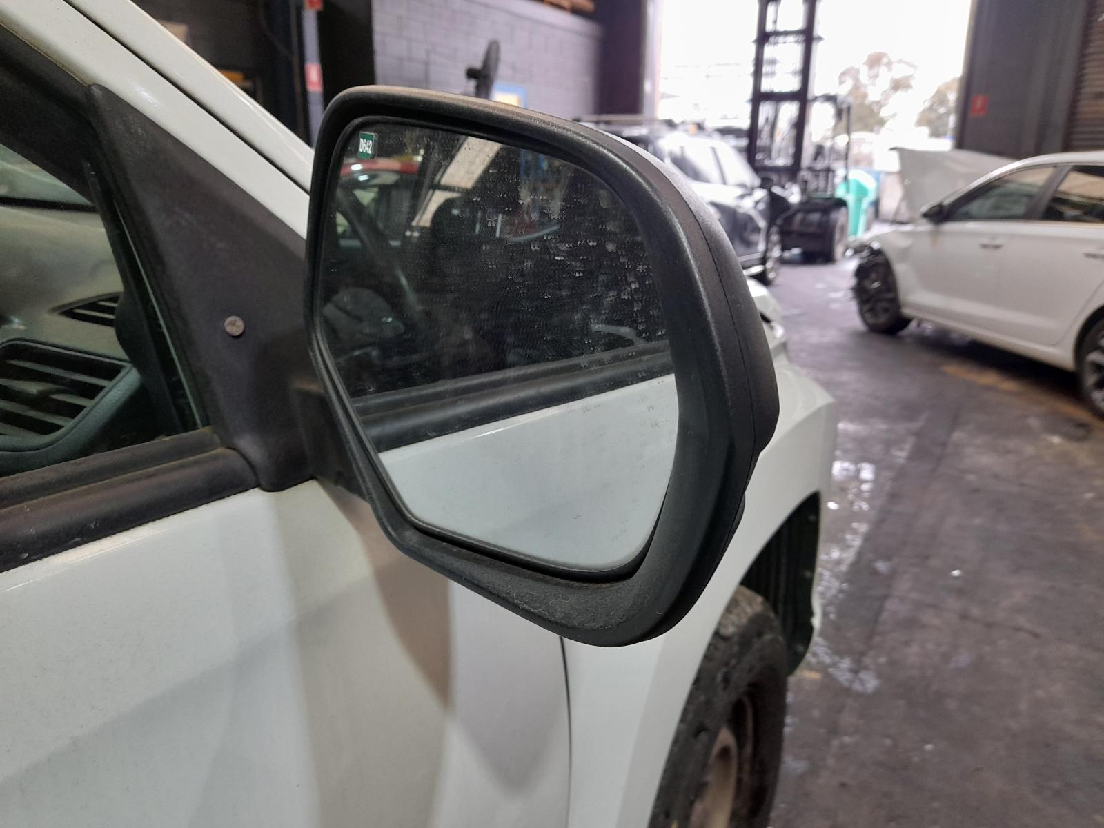 View Auto part Console Mitsubishi Triton 2020