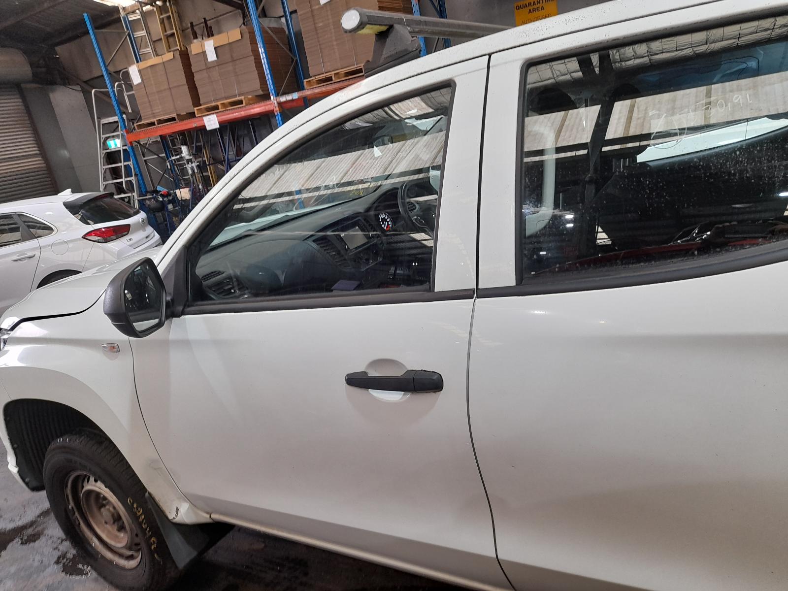 View Auto part Console Mitsubishi Triton 2020