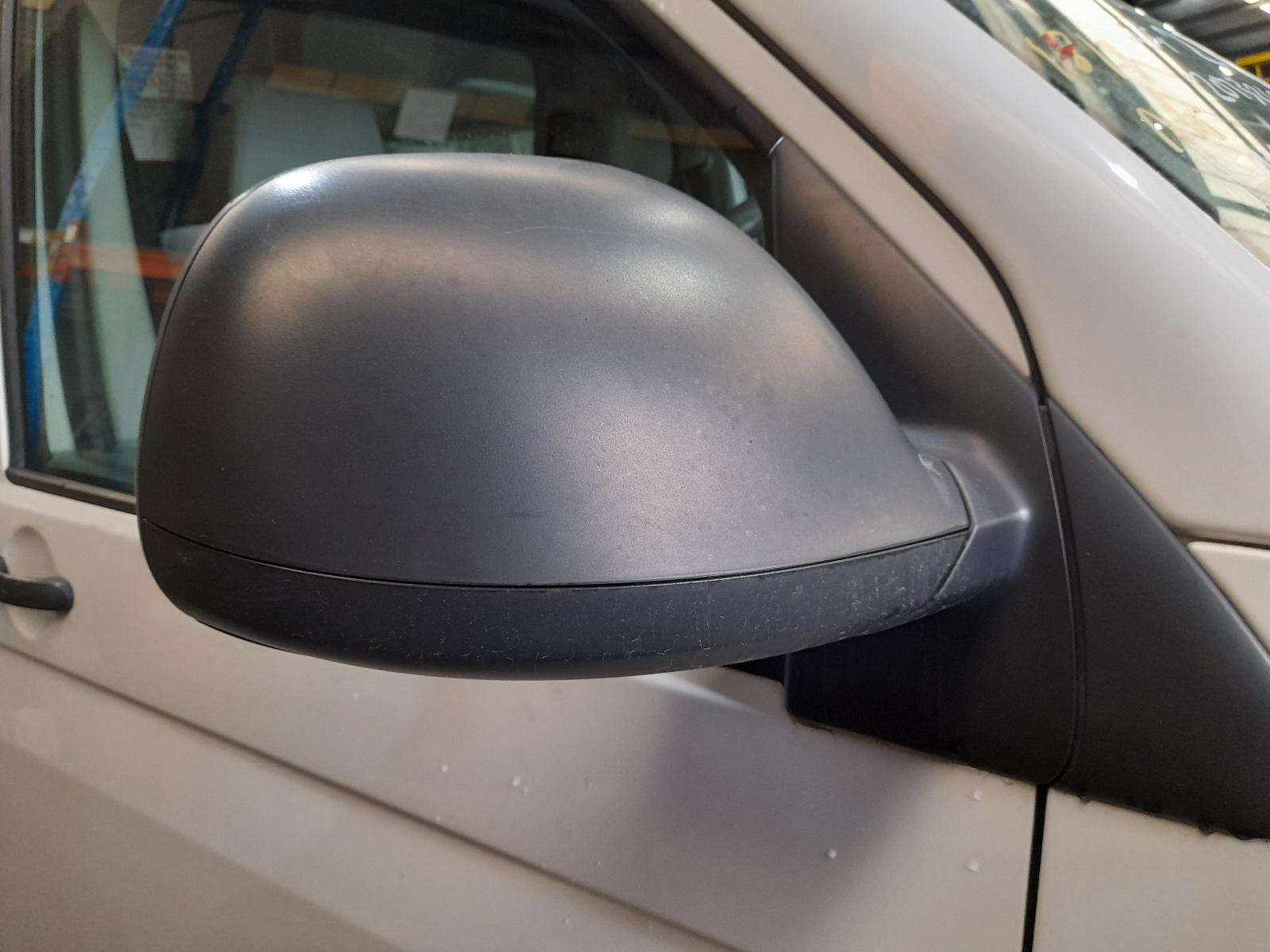 View Auto part Right Front Hub Assembly Volkswagen Transporter 2014