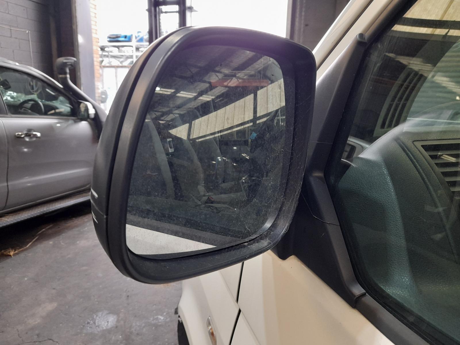 View Auto part Right Front Hub Assembly Volkswagen Transporter 2014